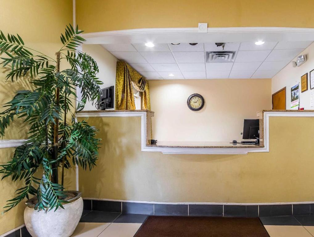 Econo Lodge Eutaw Exterior photo